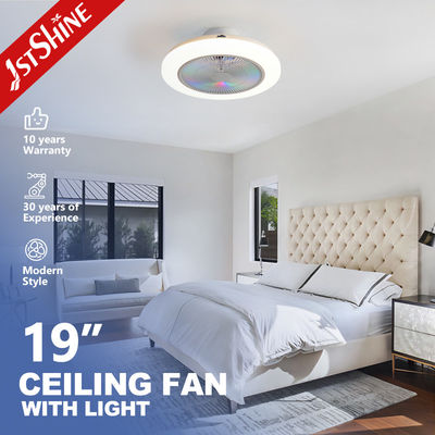 Ventilateur de plafond LED 19 pouces / OEM avec finition blanche et lames cachées lumineuses RGB