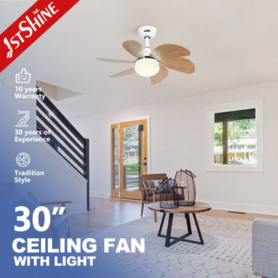 Ventilateur de plafond 110-240V avec moteur CC et télécommande dans les lames de bois MDF modernes 3000K