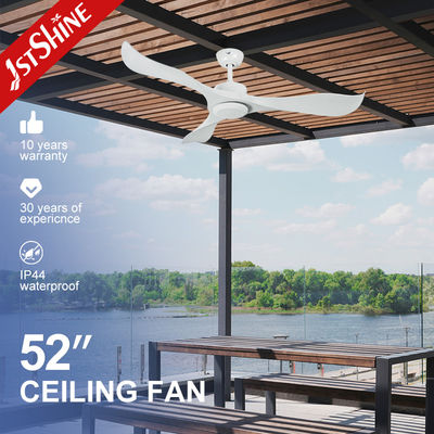 Ventilateur de refroidissement d'air de 52 pouces étanche à l'eau Ventilateur de plafond en plastique extérieur avec 3 lames rotatives