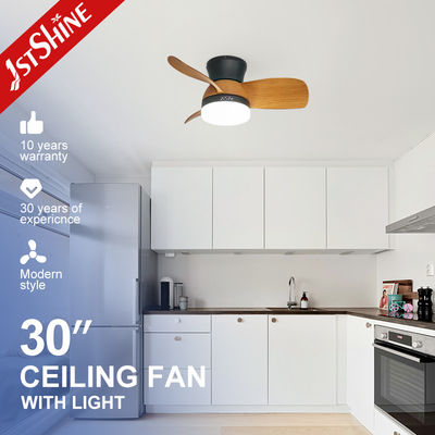 Bon prix Ventilateur de plafond LED décoratif silencieux à montage encastré, petit format, avec lumière en ligne