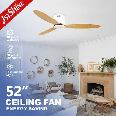 Ventilateur de refroidissement d'air à commande à distance de 52 pouces pour plafond à faible profil monté à la chasse d'eau dans une maison intelligente