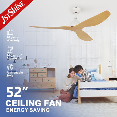 Ventilateur de plafond à courant continu moderne de 52 pouces avec lames ABS à l'aspect bois