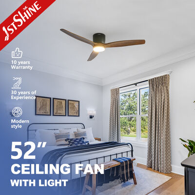 Bon prix Ventilateur de plafond de 52 pouces avec 3 lames en bois massif et lumière LED intégrée pour les espaces de vie modernes en ligne