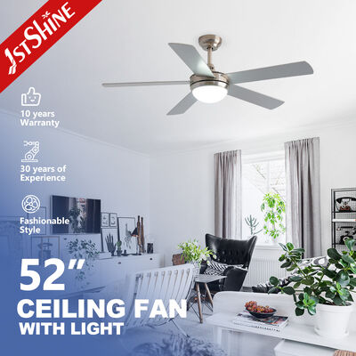 Bon prix Ventilateur de plafond en argent moderne de 52 pouces avec lumière LED 3 couleurs et moteur AC puissant en ligne