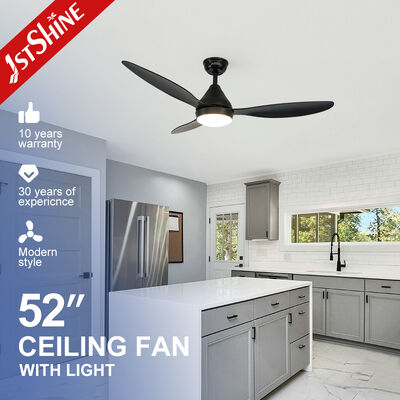 Bon prix Ventilateur de plafond moderne noir de 52 pouces avec lumière avec moteur CC silencieux et télécommande en ligne